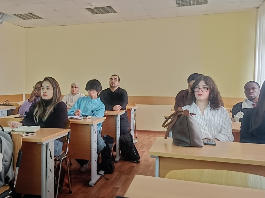 Круглый стол «Международный диалог в сфере образования: от настоящего к будущему» прошёл в рамках X Международного форума Финансового университета «Россия: образ будущего»