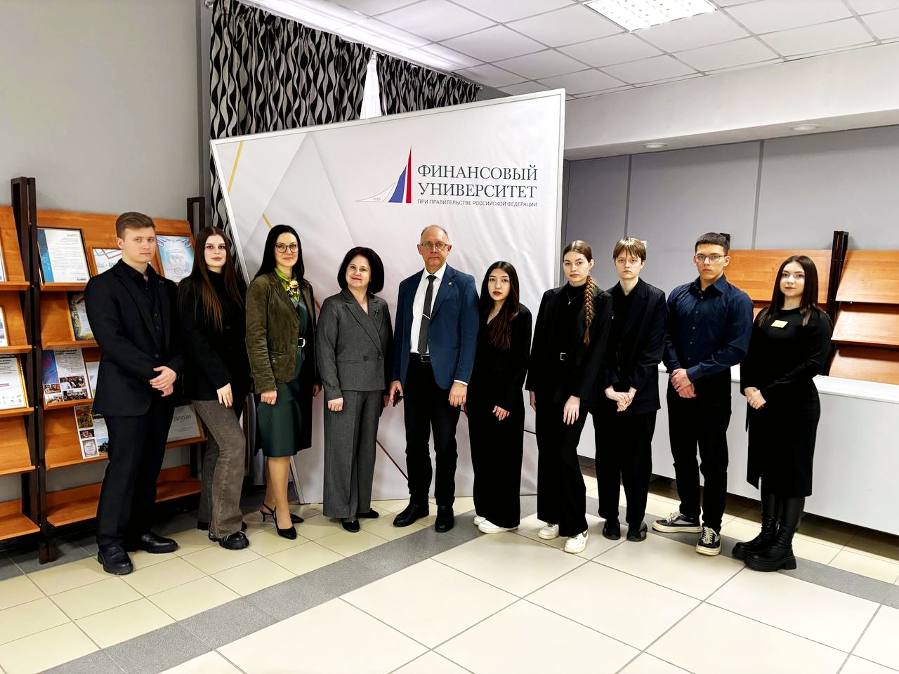 Директор Финуниверситета в г. Пенза профессор Бондаренко Владимир Викторович, доцент кафедры "Экономика и финансы" Лескина Ольга Николаевна посетили г. Бузулук